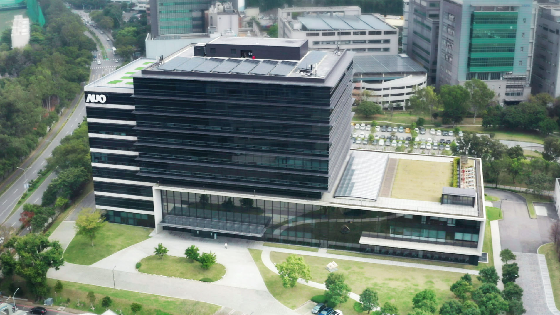 DB彩票
积极实践永续作为，以”DB彩票
全球研发中心（Global Research Center，GRC）”总部大楼，通过ISO 14068-1:2023碳中和管理标准查证，并承诺于2030年实现台湾所有办公据点均朝此目标迈进